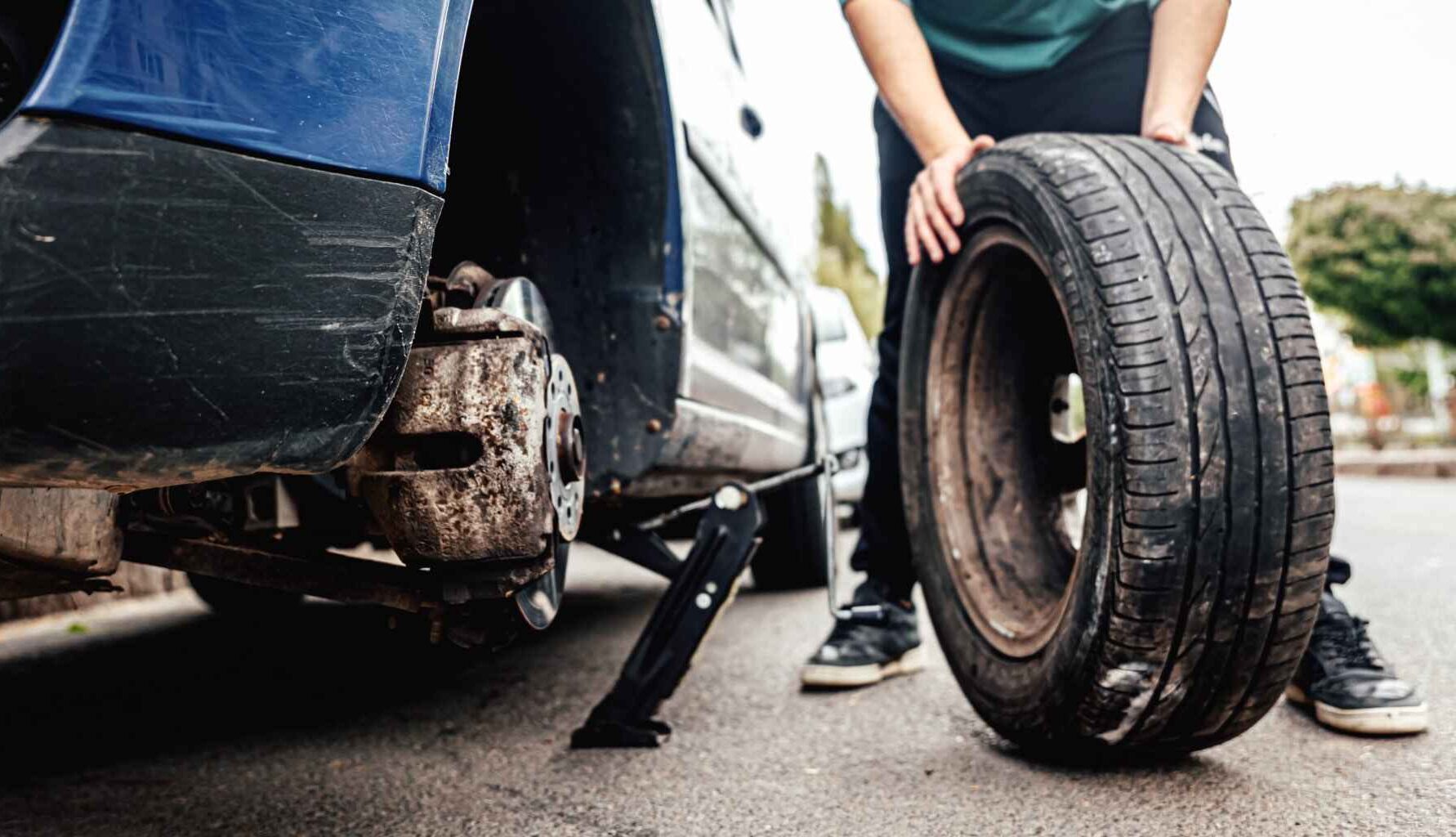 mechanic replacing a car's tyre